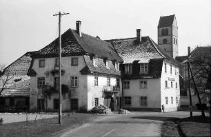 Hochsal: Schönes Haus, Hintergrund Kirche