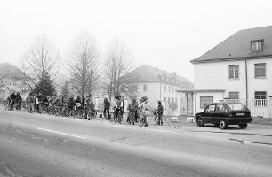 Freiburg im Breisgau: Fahrrad-Demonstration auf dem Weg zur Vauban-Kaserne