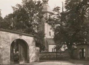 Lampertswalde : Tor zur Pfarrei der Kirche, Ortsteil Cavertitz