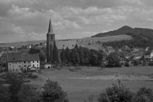 Neustadt (Wied): Ort mit Kirche [St. Margarita]
