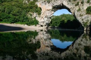 Frankreich. Rhone Alpes. Ardeche. Gorges de l Ardeche. Schlucht der Ardeche. Pont d Arc