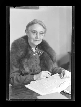Politikerinnenporträt Louise Schroeder (1887-1957) (1)