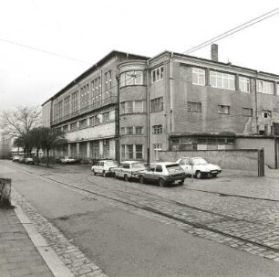 Dresden-Tolkewitz, Kipsdorfer Straße 153 / Schlömilchstraße. Straßenbahn-Hauptwerkstatt mit Verwaltungsgebäude (1924/1927). Straßenansicht Schlömilchstraße von Nordosten