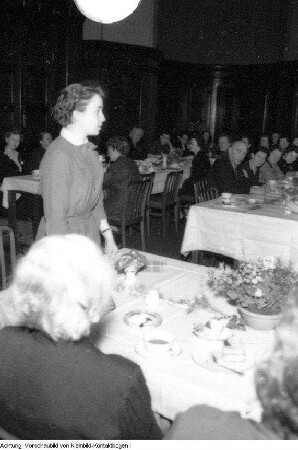 Dresden, Verschiedene Veranstaltungen des Demokratischen Frauenbundes Deutschlands (DFD), Veranstaltung zum Internationalen Frauentag im VEB Funkwerk Dresden, Weihnachtsfeier, DFD-Fasching, Hilfsaktion für Ungarn, u.a., Januar 1957