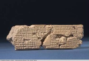 Fragment einer Tontafel mit Mondbeobachtungsberichten