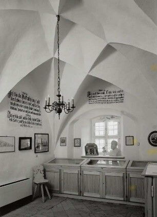 Evangelische Stadtkirche St. Nicolai. Gedächtniskapelle für Ernst Rietschel mit Dokumenten und Gipsabgüssen