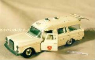 Spielzeugauto: Mercedes 190 Kombi (Krankenwagen)