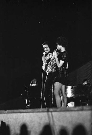 Gastspiel des amerikanischen Popsängers Sammy Davis Junior in Karlsruhe.