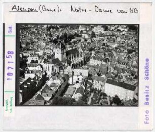 Alençon: Notre Dame von Nordosten, Luftaufnahme