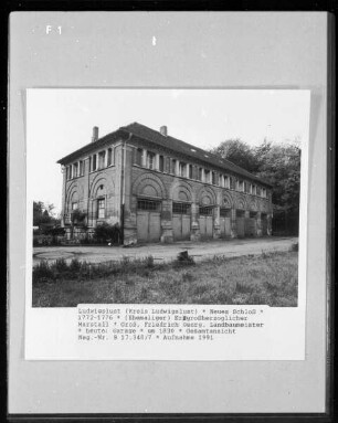Neues Schloss — ehemaliger Erbgroßherzoglicher Marstall