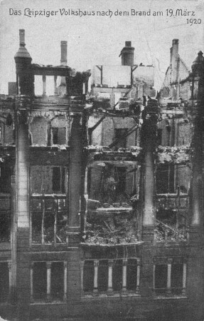 Das Leipziger Volkshaus nach dem Brand am 19. März 1920