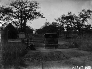 Landstraße : Landstraße mit Automobilen