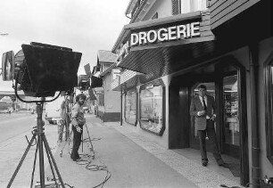 Freiburg im Breisgau: Dreharbeiten für eine TV-Serie in einer Drogerie in St. Georgen