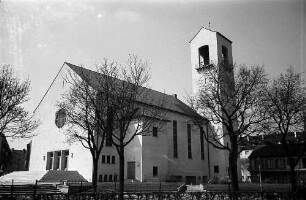 Freiburg i. Br.: Lutherkirche von der Heiliggeiststraße