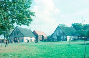 Lübeln: Rundplatz mit Bauernhäusern