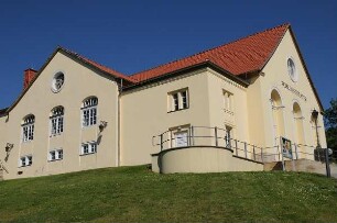 Schlosstheater Ballenstedt : Die Kleinstadt am nördlichen Harzrand war einst Residenzstadt und Stammsitz des Adelsgeschlechtes der Askanier. Bild: Seitenansicht des historischen Schlosstheaters. Aufgenommen in Ballenstedt im Mai 2008