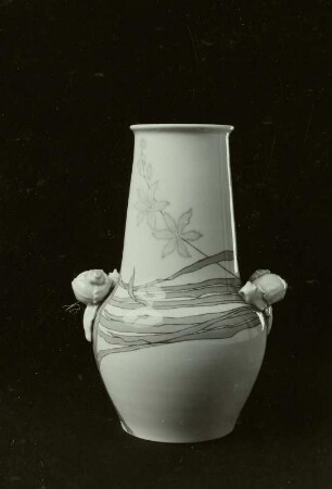 Vase mit modellierten Schnecken