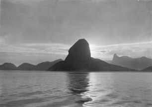 Fernando de Noronha. Blick von einem Passagierschiff auf die Inselgruppe