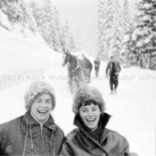 Pferdeschlittenfahrt bei Zakopane in der DDR-Wintertourismusregion Hohe Tatra (Karpaten) in Polen