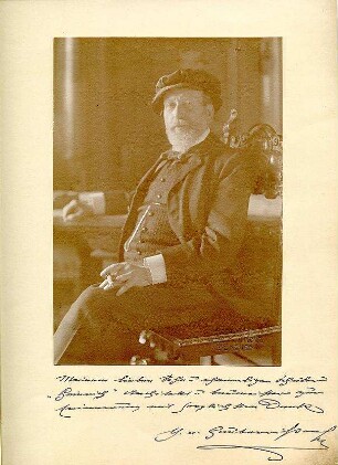 Hauberrisser, Georg von; Biographisches - Porträt Georg von Hauberisser mit Zigarre und Mütze