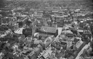 Chemnitz. Stadtzentrum mit Rathaus und Jakobikirche. Luftbild-Schrägaufnahme von Nordwest