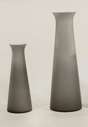 Vasen "Nr. 15025" und Vase "Nr. 15024" von Wilhelm Braun-Feldweg