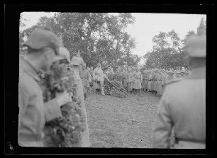 Einsegnung von Leutnant von Hopffer in "Tomagne Lager" [bei Douaumont (Dep. Meuse, Frankreich)]