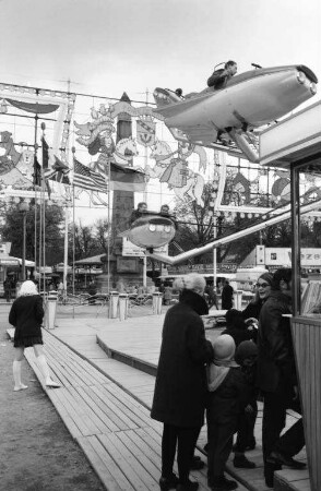 Besuch von Kindern des städtischen Kinderheims in der Sybelstraße und des Kinderheims "Haus Sonnensang" beim Frühlingsfest in Nancy.