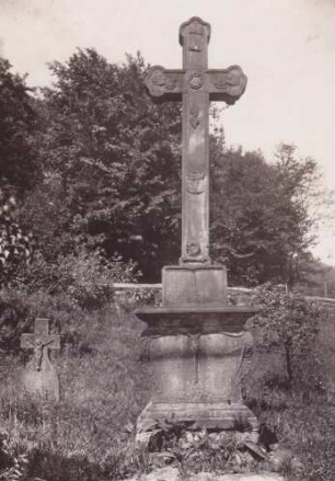alter Friedhof. Grabkreuz Georg Adam Franz Schultheis und Frau Maria