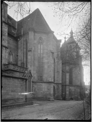 Pforzheim Schlosskirche Sankt Michael Außenansicht Langhaus von Nordosten mit nördlichem Diagonalchor (links) und Magarethenkapelle (rechts)