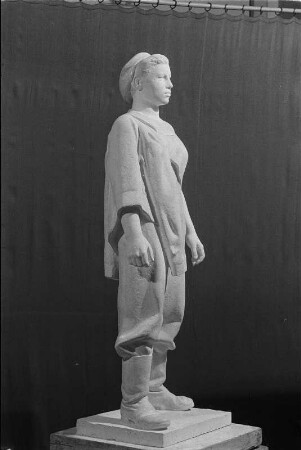 Originalmodell der Traktoristin : Originalmodell der Traktoristin. Gips (vor 1953; W. Arnold)