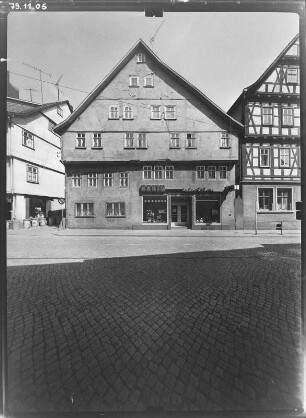 Schmalkalden, Weidebrunner Gasse. Wohnhaus mit Laden. Straßenfront