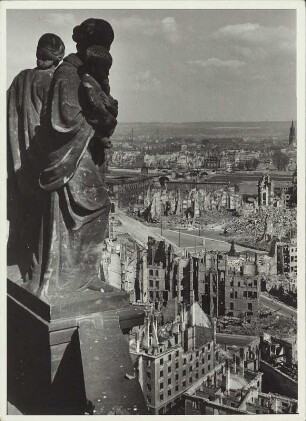 Dresden-Altstadt. Blick vom Rathausturm auf die im Zweiten Weltkrieg zerstörte nördliche Dresdner Vorstadt