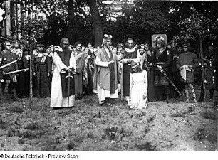 Theateraufführung in einem Garten