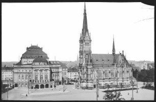 Chemnitz. Neues Theater und Petrikirche am Königsplatz