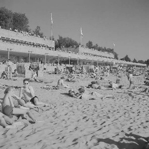 Berlin. Strandbad Wannsee, Strandszene