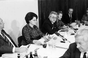 Freiburg: Hotel Stadt Freiburg; Pressekonferenz betr. Atomkraftwerk Wyhl mit Wirtschaftsminister Eberle und Sozialministerin Frau Griesinger