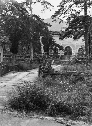 Buddhistischer Tempel : Eingangstore zu einem buddhistischen Tempel