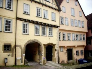 Stadtansicht - Marktplatz im Süden mit giebelständigen Häusern (Baubestand im Kern 13 Jh - Erneuert 16-18 Jh)