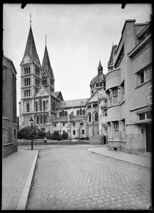 Niederlande, Roermond. Munsterkirche (Münsterkirche). Straßenansicht