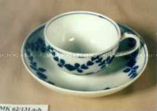 Tasse mit Untertasse, Dekor "Festonenmuster"