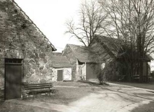 Schleife, Friedensstraße 68. Pfarrhof. Wirtschaftsgebäude (1849). Hofansicht