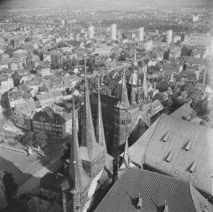 Türme vom Erfurter Dom und St. Severi : Blickrichtung Osten in die Altstadt