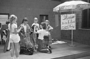 Kinderfest zum einjährigen Bestehen des Jugend- und Gemeinschaftszentrums "Weiße Rose" in Oberreut