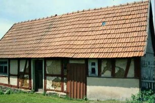 sehr niedriges altes Wohnstallhaus (?)