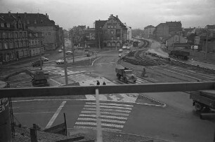 Verlegung eines letzten Teilstücks der Straßenbahngleise von der Lameystraße in die Honsellstraße.