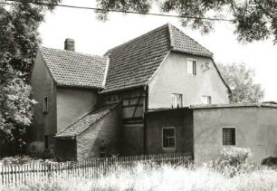 Großpösna-Dreiskau-Muckern, Dorfstraße 38. Ehemalige Getreidemühle (um 1790). Gartenansicht