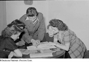Zirkelteilnehmer des FDJ-Schuljahres