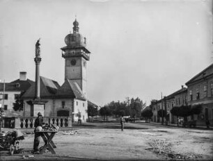 Kirche : Kirche in Spišské Vlachy, davor Gedenksäule