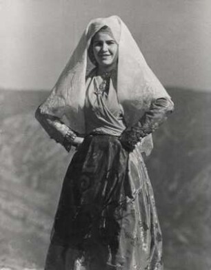 Iglesias. Sardinien.Junge Frau in sardinischer Tracht